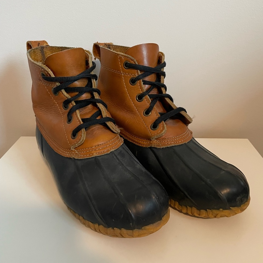 Eddie Bauer Women’s size 9 Waterproof Leather Rubber Duck Boots
